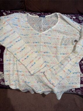 Lightweight White Open-Knit Sweater with Multicolor Flecks